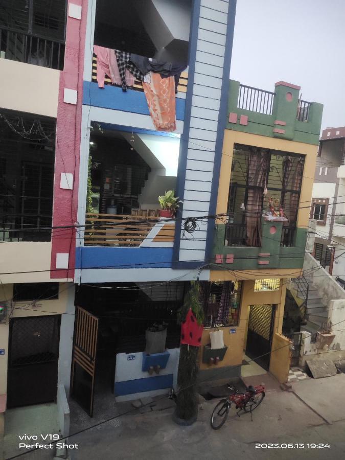 Yashu Guest House Ujjain Buitenkant foto